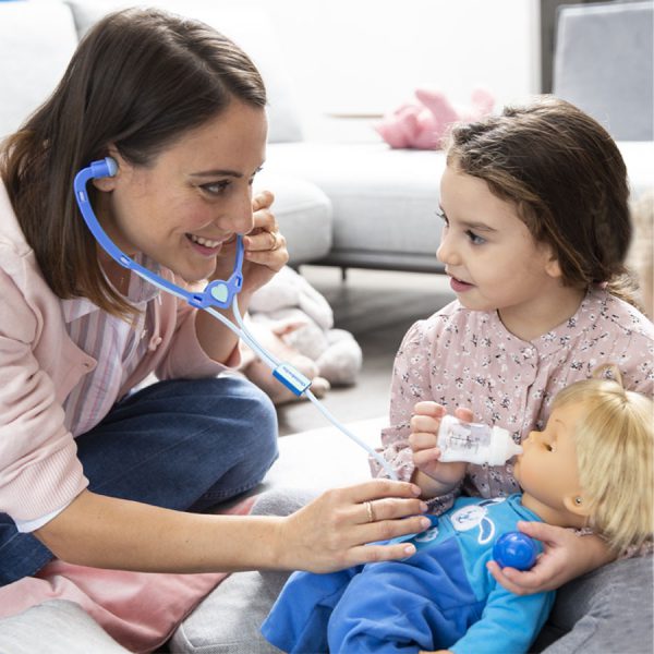 Bambina e mamma con Cicciobello Bua