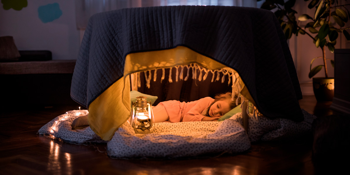 cicciobello-salto_nel_tempo-bimba-dorme Bambina dorme in casetta fatta con fantasia