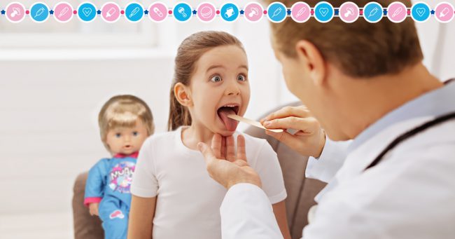 Bambina dal pediatra con Cicciobello