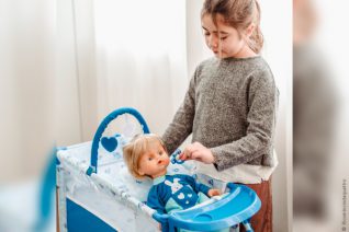 Credit foto: Adriana Fusè - le sue figlie mentre giocano con Cicciobello Bua