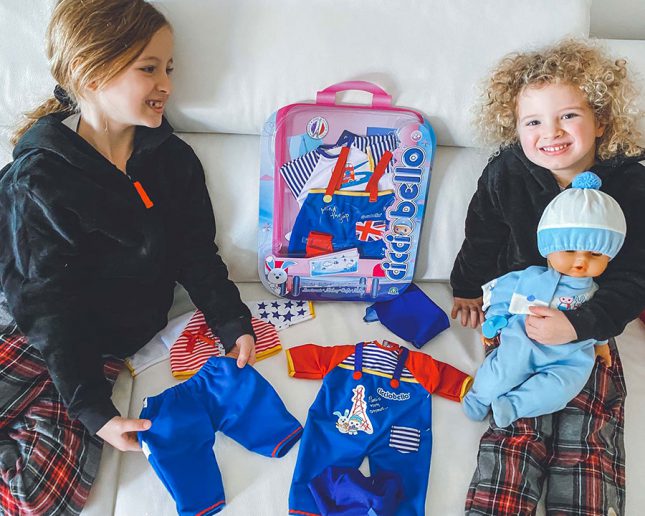 Le figlie di Serena De Giusti giocano con Cicciobello e i suoi vestitini Photo Credits: Serena De Giusti