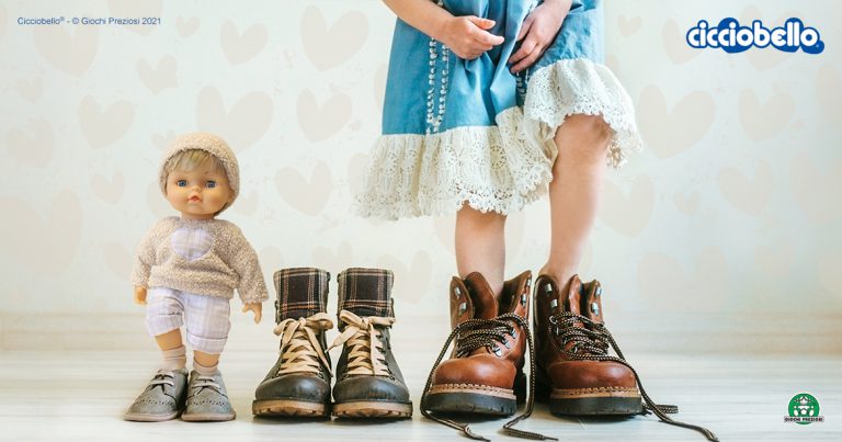 Un modello della collezione Cicciobello Elegance